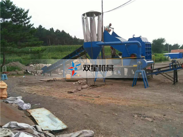 金屬破碎機(jī)設(shè)備1800型上?？蛻衄F(xiàn)場