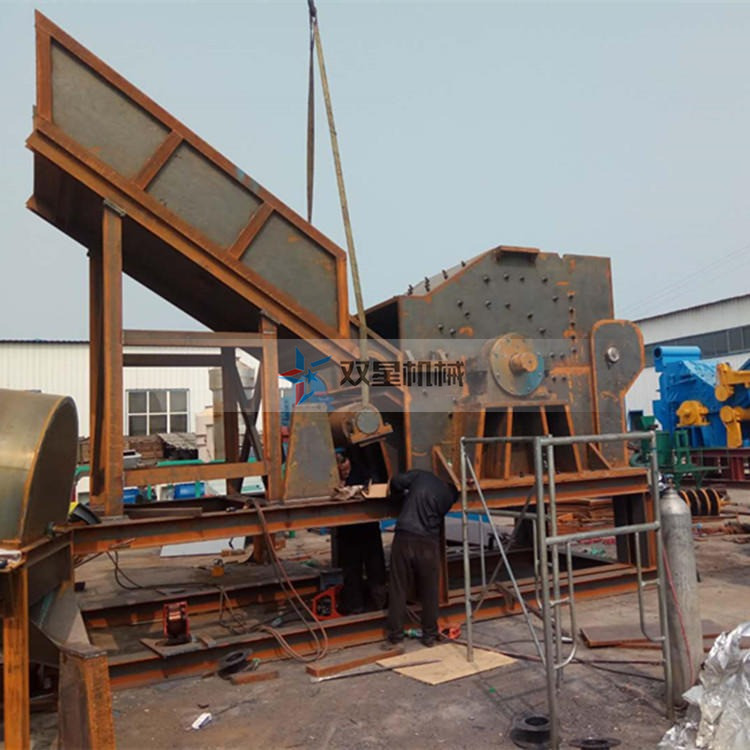 廢鐵破碎機設(shè)備生產(chǎn)現(xiàn)場