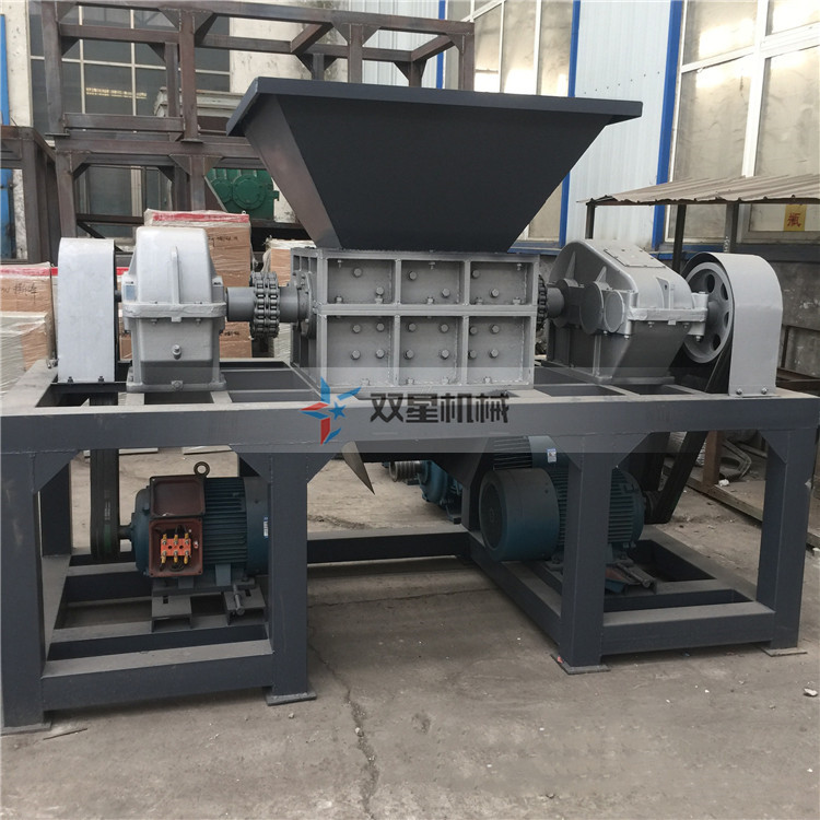 雙軸撕碎機生產(chǎn)現(xiàn)場