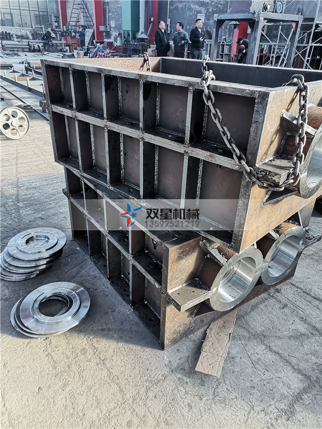 <a href='http://m.jkitzvalves.com/ssxl/10.html' target='_blank'><span>金屬撕碎機(jī)</span></a>撕碎箱體實(shí)拍