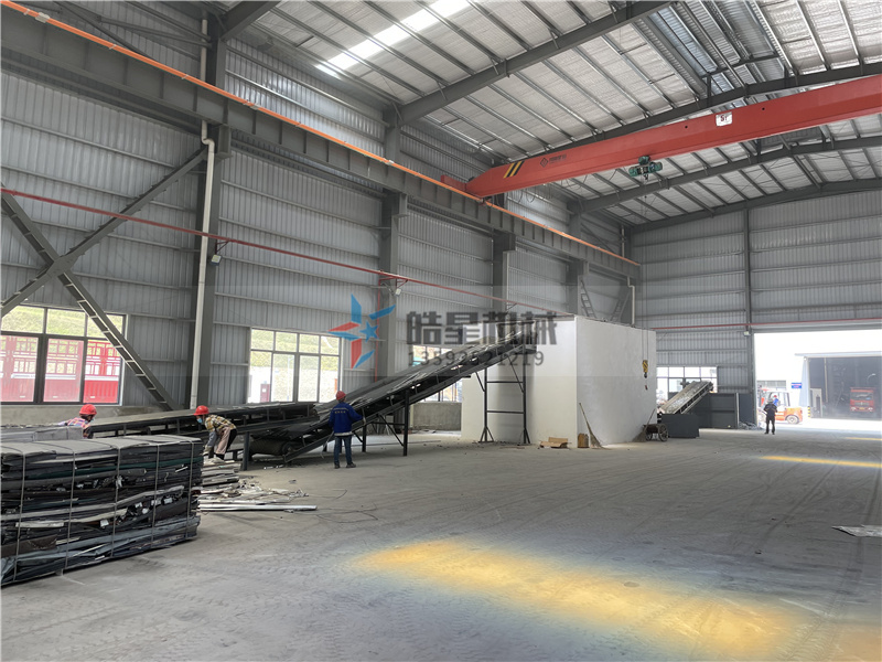 斷橋鋁破碎機(jī)設(shè)備作業(yè)現(xiàn)場